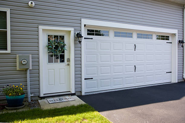 24/7 Emergency Garage Door Panel Replacement experts in Clinton, KY